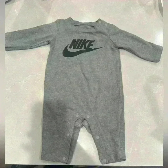 Baby Non-Footed Coverall
Dark Grey Heather
Size 3-MO - Picture 3 of 4